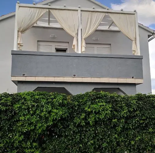Marina Apartment Vir