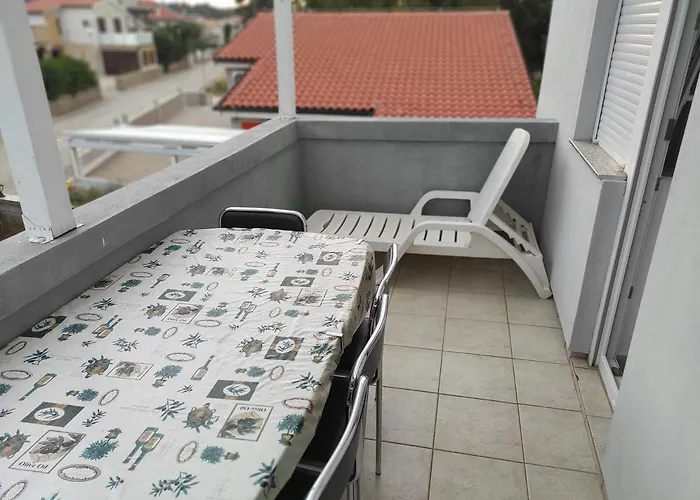 Marina Apartment Vir