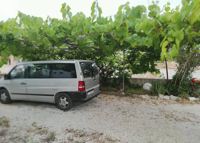 Marina Apartment Vir