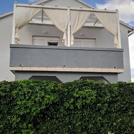 Marina Apartment Vir