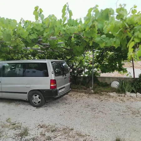 Marina Apartment Vir